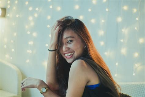 Jul 6, 2017 ... What to expect when dating a Filipina · 1. Make sure you'll have lots of room for food in your stomach. · 2. Hear her sing at the top of her ...